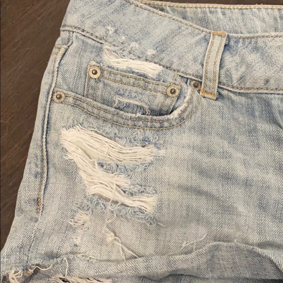 Shorts - Picture 2 of 4